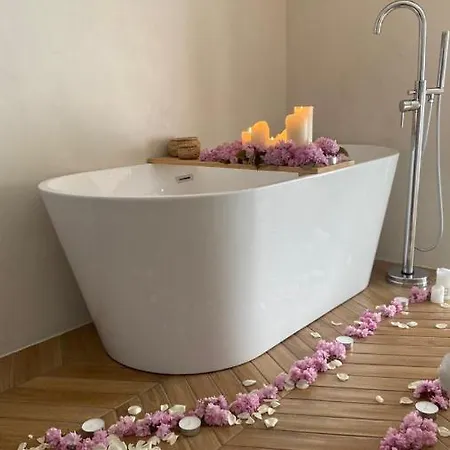 Casa Louisa Sauna Et Bain Nordique بيت ضيافة 3*